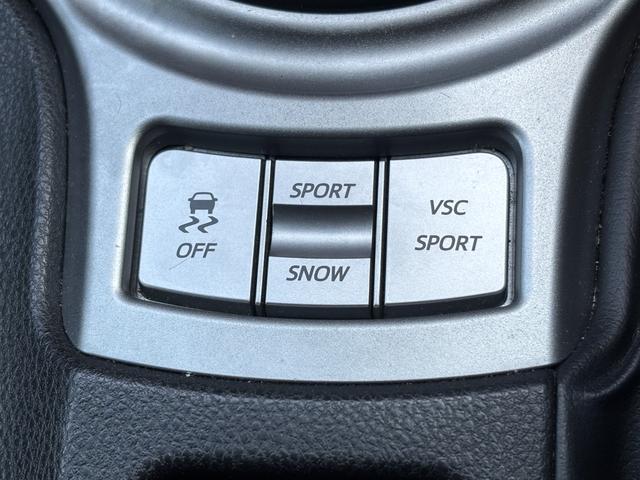 ８６ ＧＴリミテッド　ＥＴＣ　バックカメラ　ナビ　フルセグＴＶ　Ｂｌｕｅｔｏｏｔｈ　レーダー探知機　純正リヤスポイラー　シートヒーター　オートライト　ＨＩＤ　スマートキー　電動格納ミラー　アルミホイール　盗難防止システム（41枚目）