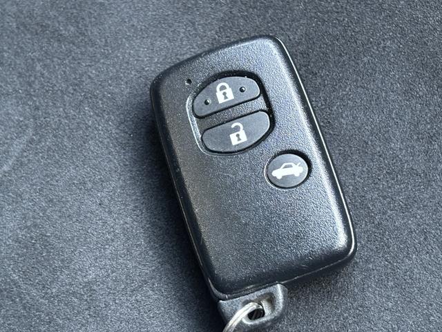 ８６ ＧＴリミテッド　ＥＴＣ　バックカメラ　ナビ　フルセグＴＶ　Ｂｌｕｅｔｏｏｔｈ　レーダー探知機　純正リヤスポイラー　シートヒーター　オートライト　ＨＩＤ　スマートキー　電動格納ミラー　アルミホイール　盗難防止システム（48枚目）