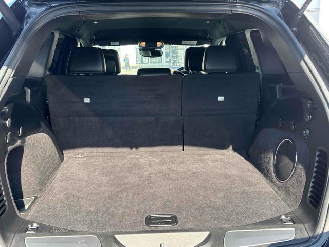 ジープ・グランドチェロキー リミテッド 後期 ナビ カープレイ パワーバックドア ETC フロント・バックカメラ パーキングアシスト フルセグ Bluetooth ブラックレザー シートヒーター/ベンチレーション アダプティブクルコン(19枚目)