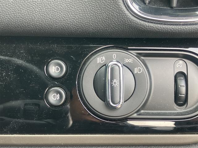 �I�[�g���C�g�𑕔����Ă�����̖͂��邳�����m���ăw�b�h���C�g�������œ_���E�������Ă���܂��B���ԂŃg���l���������h���C�u�Ȃǂł͑劈��ł��B