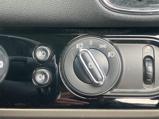 �y�I�[�g���C�g�z�Z���T�[�����̖͂��邳�𔻒f�������Ńw�b�h���C�g���_�����܂��B��ԑ��s�������΂̐S�z���Ȃ��Ȃ�܂��B