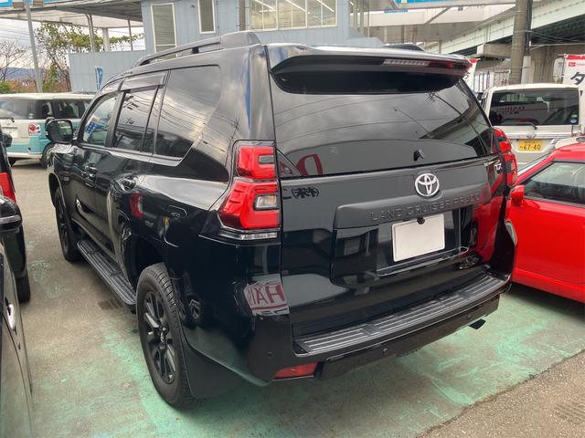 ランドクルーザープラド ＴＸ　Ｌパッケージ　マットブラックエディション　４ＷＤ　ＥＴＣ　バックカメラ　クリアランスソナー　オートクルーズコントロール　レーンアシスト　パワーシート　衝突被害軽減システム　サンルーフ　ナビ　ＴＶ　オートマチックハイビーム　オートライト（18枚目）