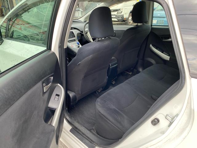 プリウス S 7インチナビ ETC バックカメラ Bluetooth接続 車検整備付き プッシュスタート スマートキー(13枚目)