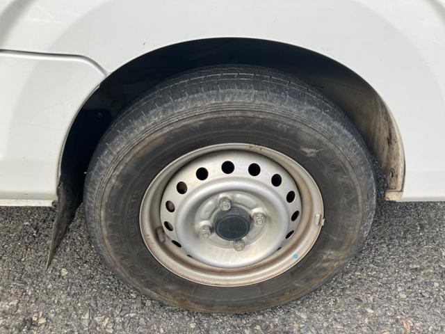 ＮＴ１００クリッパートラック ＤＸ　５速マニュアル　エアコン　パワステ　ラジオ　フレームガード　荷台ゴムマット　運転席助手席エアバック　三方開　積載量３５０ｋｇ（4枚目）