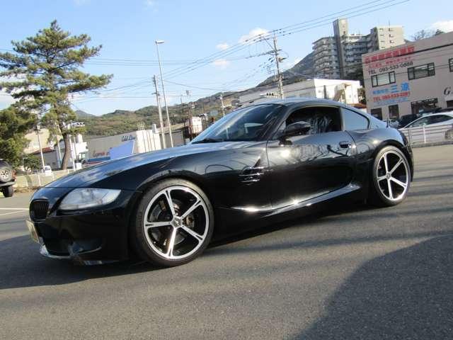 Ｚ４ Ｍクーペ　ａｃ　ｓｃｈｎｉｔｚｅｒ１９インチＡＷ　社外４本出しマフラー　社外車高調　地デジＴＶ　社外ディスプレイオーディオ　バックミラーモニター　ＥＴＣ／黒革シート　ディーラー車（8枚目）