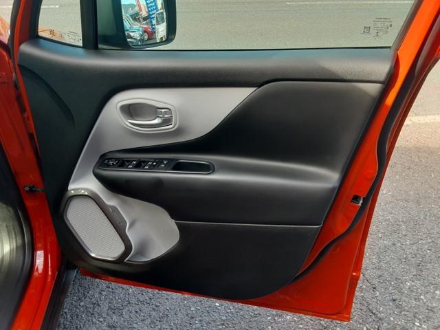 ジープ・レネゲード リミテッド 1年保証 純正ナビ 白革シート ETC 前後ドラレコ レーダークルーズコントロール オートヘッドライト コーナーセンサー レーンキープアシスト ブラインドスポットモニター ステアリングリモコン(9枚目)