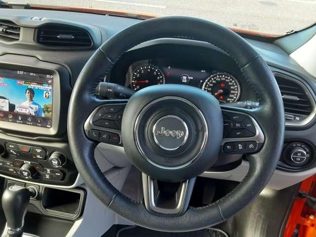 ジープ・レネゲード リミテッド 1年保証 純正ナビ 白革シート ETC 前後ドラレコ レーダークルーズコントロール オートヘッドライト コーナーセンサー レーンキープアシスト ブラインドスポットモニター ステアリングリモコン(13枚目)