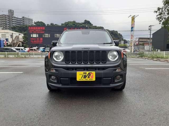 ジープ・レネゲード ブラックエディション 1年保証 社外ナビTV ETC 360°ドラレコ クルコン バックカメラ 自動パーキング コーナーセンサー レーンキープアシスト アイドリングストップ プッシュスタート スマートキー ルーフレール(3枚目)