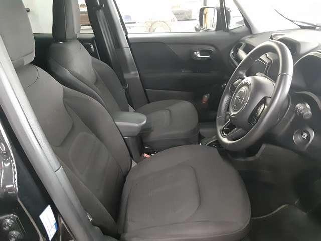 ジープ・レネゲード ブラックエディション 1年保証 社外ナビTV ETC 360°ドラレコ クルコン バックカメラ 自動パーキング コーナーセンサー レーンキープアシスト アイドリングストップ プッシュスタート スマートキー ルーフレール(12枚目)