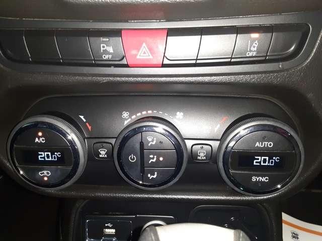 ジープ・レネゲード ブラックエディション 1年保証 社外ナビTV ETC 360°ドラレコ クルコン バックカメラ 自動パーキング コーナーセンサー レーンキープアシスト アイドリングストップ プッシュスタート スマートキー ルーフレール(17枚目)