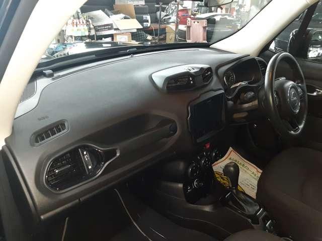 ジープ・レネゲード ブラックエディション 1年保証 社外ナビTV ETC 360°ドラレコ クルコン バックカメラ 自動パーキング コーナーセンサー レーンキープアシスト アイドリングストップ プッシュスタート スマートキー ルーフレール(24枚目)