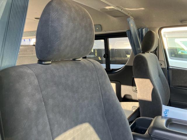 ハイエースワゴン ＧＬ　リラックスワゴンタイプＩ　車中泊仕様　キャンピング　サブバッテリー　走行充電　フル断熱　シンク　冷蔵庫　インバーター　ＥＴＣ（16枚目）