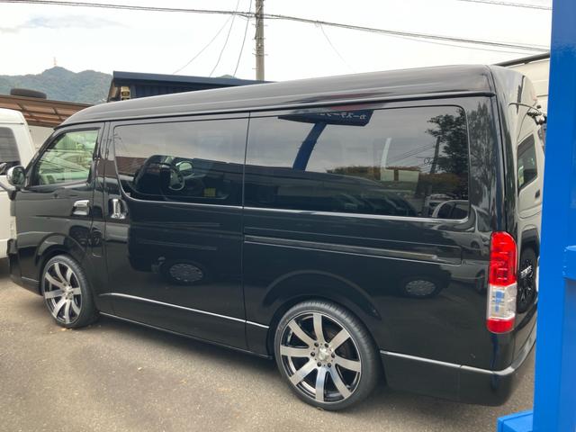 ハイエースワゴン ＧＬ　ロング　ミドルルーフ　キャンピング　ナビテレビ　バックカメラ　後席フリップダウンモニター　ＥＴＣ　キーレス　片側パワースライドドア　社外アルミホイール　サブバッテリー　ベッド　テーブル（6枚目）
