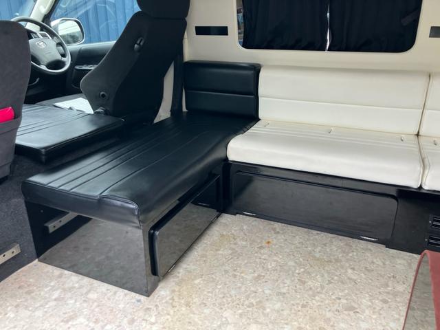 ハイエースワゴン ＧＬ　ロング　ミドルルーフ　キャンピング　ナビテレビ　バックカメラ　後席フリップダウンモニター　ＥＴＣ　キーレス　片側パワースライドドア　社外アルミホイール　サブバッテリー　ベッド　テーブル（11枚目）