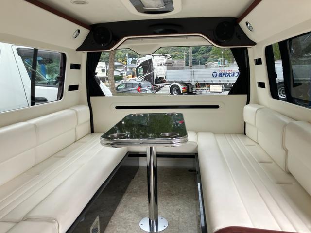 ハイエースワゴン ＧＬ　ロング　ミドルルーフ　キャンピング　ナビテレビ　バックカメラ　後席フリップダウンモニター　ＥＴＣ　キーレス　片側パワースライドドア　社外アルミホイール　サブバッテリー　ベッド　テーブル（12枚目）