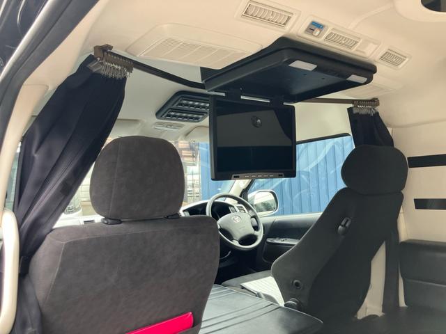 ハイエースワゴン ＧＬ　ロング　ミドルルーフ　キャンピング　ナビテレビ　バックカメラ　後席フリップダウンモニター　ＥＴＣ　キーレス　片側パワースライドドア　社外アルミホイール　サブバッテリー　ベッド　テーブル（13枚目）