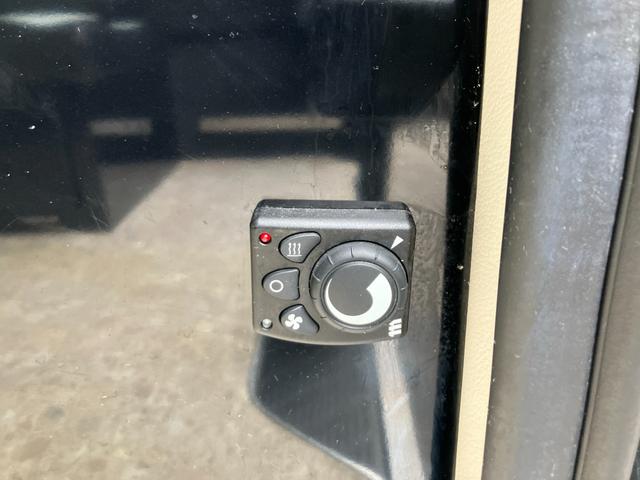 ハイエースワゴン ＧＬ　ロング　ミドルルーフ　キャンピング　ナビテレビ　バックカメラ　後席フリップダウンモニター　ＥＴＣ　キーレス　片側パワースライドドア　社外アルミホイール　サブバッテリー　ベッド　テーブル（14枚目）