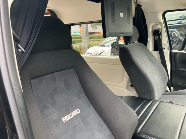 ハイエースワゴン ＧＬ　ロング　ミドルルーフ　キャンピング　ナビテレビ　バックカメラ　後席フリップダウンモニター　ＥＴＣ　キーレス　片側パワースライドドア　社外アルミホイール　サブバッテリー　ベッド　テーブル（17枚目）