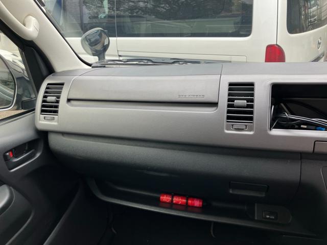 ハイエースワゴン ＧＬ　ロング　ミドルルーフ　キャンピング　ナビテレビ　バックカメラ　後席フリップダウンモニター　ＥＴＣ　キーレス　片側パワースライドドア　社外アルミホイール　サブバッテリー　ベッド　テーブル（25枚目）