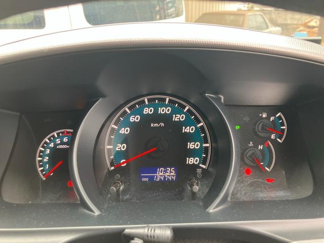 ハイエースワゴン ＧＬ　ロング　ミドルルーフ　キャンピング　ナビテレビ　バックカメラ　後席フリップダウンモニター　ＥＴＣ　キーレス　片側パワースライドドア　社外アルミホイール　サブバッテリー　ベッド　テーブル（26枚目）