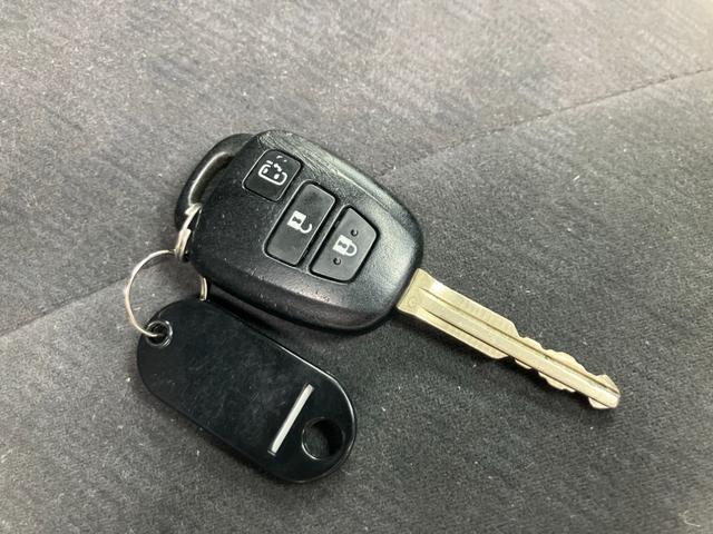 ハイエースワゴン ＧＬ　ロング　ミドルルーフ　キャンピング　ナビテレビ　バックカメラ　後席フリップダウンモニター　ＥＴＣ　キーレス　片側パワースライドドア　社外アルミホイール　サブバッテリー　ベッド　テーブル（30枚目）