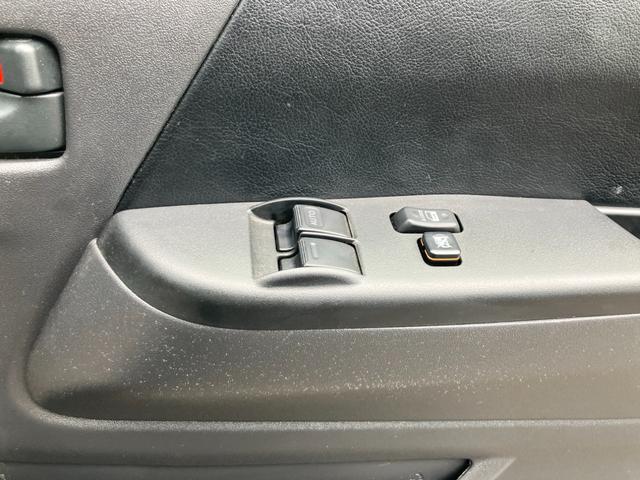 ハイエースワゴン ＧＬ　ロング　ミドルルーフ　キャンピング　ナビテレビ　バックカメラ　後席フリップダウンモニター　ＥＴＣ　キーレス　片側パワースライドドア　社外アルミホイール　サブバッテリー　ベッド　テーブル（32枚目）