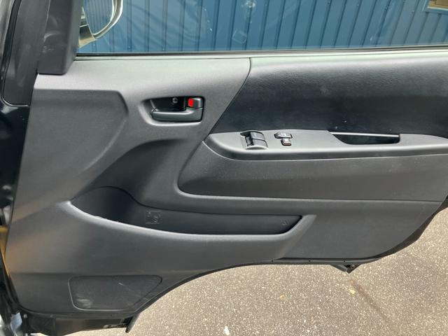 ハイエースワゴン ＧＬ　ロング　ミドルルーフ　キャンピング　ナビテレビ　バックカメラ　後席フリップダウンモニター　ＥＴＣ　キーレス　片側パワースライドドア　社外アルミホイール　サブバッテリー　ベッド　テーブル（33枚目）