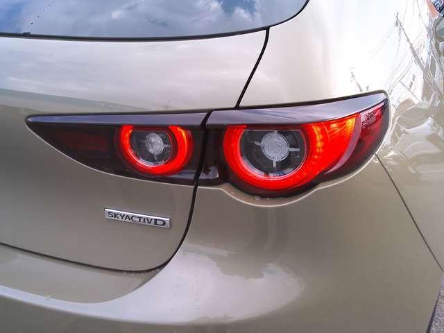 ＭＡＺＤＡ３ファストバック １．８　ＸＤ　ツーリング　ディーゼルターボ　試乗車アップ　ナビ　ＥＴＣ　全方位モニター　アダプティブクルーズコントロール　電動シート　Ｂｌｕｅｔｏｏｔｈ　オートマチックハイビーム　シートヒーター　衝突被害軽減システム　バックカメラ（10枚目）