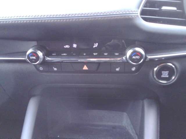 ＭＡＺＤＡ３ファストバック １．８　ＸＤ　ツーリング　ディーゼルターボ　試乗車アップ　ナビ　ＥＴＣ　全方位モニター　アダプティブクルーズコントロール　電動シート　Ｂｌｕｅｔｏｏｔｈ　オートマチックハイビーム　シートヒーター　衝突被害軽減システム　バックカメラ（17枚目）