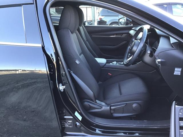 ＭＡＺＤＡ３ファストバック １．５　１５Ｓ　ブラックトーンエディション　全方位モニター　クルーズコントロール　キーレス　パーキングセンサー　衝突被害軽減ブレーキ　スマートキー　レーダークルーズコントロール（24枚目）