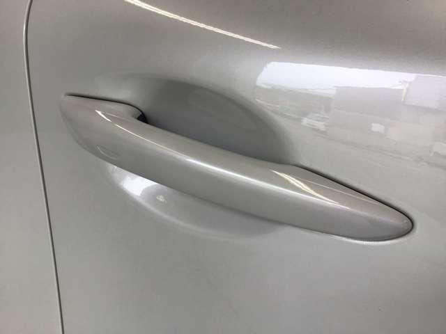 �X�}�[�g�L�[���������Ă����ԂŃ��b�N�{�^���������ƁA�ԗ����ׂẴh�A�̉�����{�����s�����Ƃ��o���܂��B