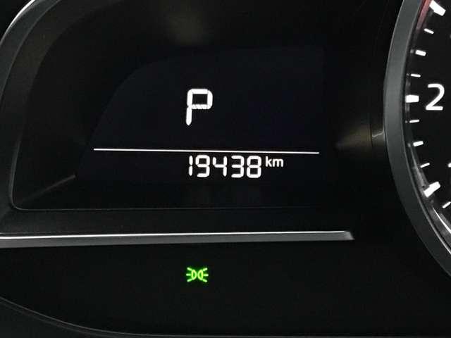 �����ړ��̏��Ȃ����ʃ]�[���ɑ��s����z�u�A���E��W���Ȃ��Z���^�[�f�B�X�v���C�̔z�u�A�Z���^�[�f�B�X�v���C�̑���̓R�}���_�[�R���g���[���ŉ\�B�^�]�ɏW���ł��K�v�ȏ��𓦂��Ȃ����C�A�E�g�ł��B