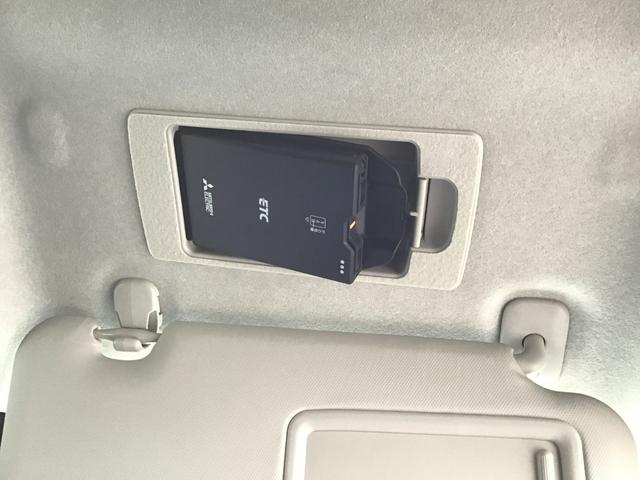 �����ړ��̏��Ȃ����ʃ]�[���ɑ��s����z�u�A���E��W���Ȃ��Z���^�[�f�B�X�v���C�̔z�u�A�Z���^�[�f�B�X�v���C�̑���̓R�}���_�[�R���g���[���ŉ\�B�^�]�ɏW���ł��K�v�ȏ��𓦂��Ȃ����C�A�E�g�ł��B