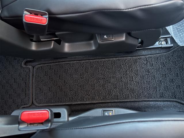 ソリオ ハイブリッドＭＺ　【届出済未使用車・革調シートカバー】ＳＤナビＴＶ全方位カメラ【ドライブレコーダー前後】クルーズコントロール　ＥＴＣブルートゥース　ＣＤ・ＤＶＤシートヒーター【フルカバーラゲッジマット】ＬＥＤライト（52枚目）