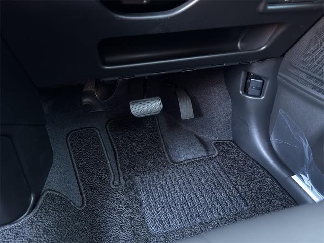 ソリオ ハイブリッドＭＺ　【届出済未使用車・革調シートカバー】ＳＤナビＴＶ全方位カメラ【ドライブレコーダー前後】クルーズコントロール　ＥＴＣブルートゥース　ＣＤ・ＤＶＤシートヒーター【フルカバーラゲッジマット】ＬＥＤライト（61枚目）