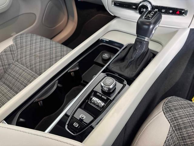 ＸＣ６０ Ｄ４　ＡＷＤ　Ｍｏｍｅｎｔｕｍ（25枚目）