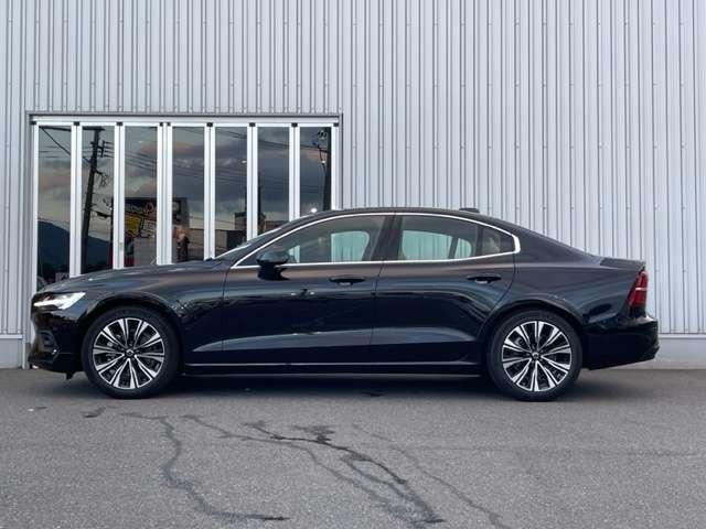 Ｓ６０ アルティメット　Ｂ４　認定中古車・黒本革・ｈａｒｍａｎ＆ｋａｒｄｏｎプレミアムサウンドシステム・Ｇｏｏｇｌｅ搭載・３６０°ビューカメラ・Ｆ／Ｒシートヒーター・ステアリングホイールヒーター・Ｏｒｒｅｆｏｒｓ社製クリスタルシフ（17枚目）