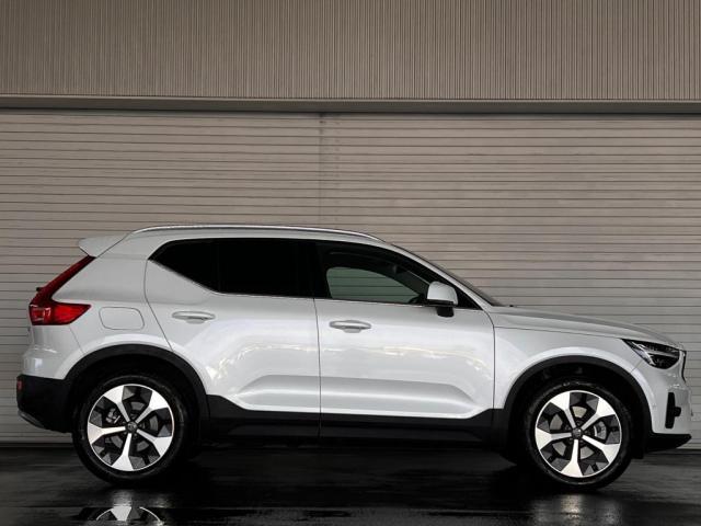 ＸＣ４０ アルティメット　Ｂ４　ＡＷＤ　４ＷＤ　認定中古車・ワンオーナー・禁煙車・弊社下取車・パノラマガラスサンルーフ・白革・前後シートヒーター・ステアリングヒーター・パワーテールゲート・オレフォスクリスタルシフトノブ（9枚目）