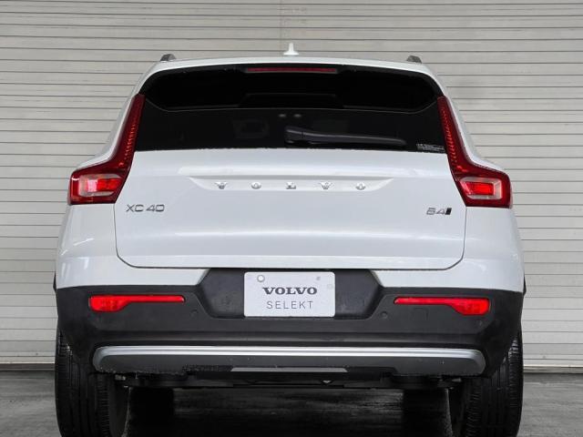 ＸＣ４０ アルティメット　Ｂ４　ＡＷＤ　４ＷＤ　認定中古車・ワンオーナー・禁煙車・弊社下取車・パノラマガラスサンルーフ・白革・前後シートヒーター・ステアリングヒーター・パワーテールゲート・オレフォスクリスタルシフトノブ（11枚目）