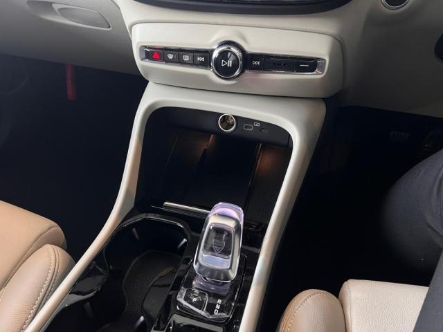 ＸＣ４０ アルティメット　Ｂ４　ＡＷＤ　４ＷＤ　認定中古車・ワンオーナー・禁煙車・弊社下取車・パノラマガラスサンルーフ・白革・前後シートヒーター・ステアリングヒーター・パワーテールゲート・オレフォスクリスタルシフトノブ（17枚目）