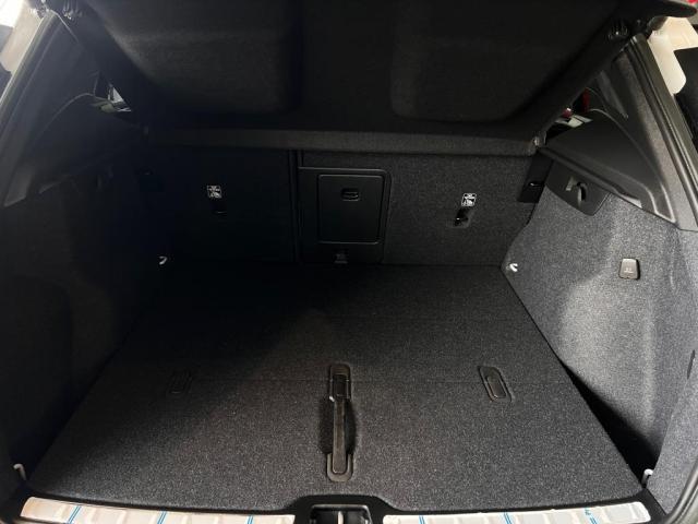 ＸＣ４０ アルティメット　Ｂ４　ＡＷＤ　４ＷＤ　認定中古車・ワンオーナー・禁煙車・弊社下取車・パノラマガラスサンルーフ・白革・前後シートヒーター・ステアリングヒーター・パワーテールゲート・オレフォスクリスタルシフトノブ（18枚目）