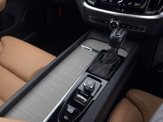 V60 T5 インスクリプション 認定中古車・ワンオーナー・禁煙車・弊社下取車・B&Wプレミアムサウンドシステム・茶革・シートヒーター&クーラー(23枚目)