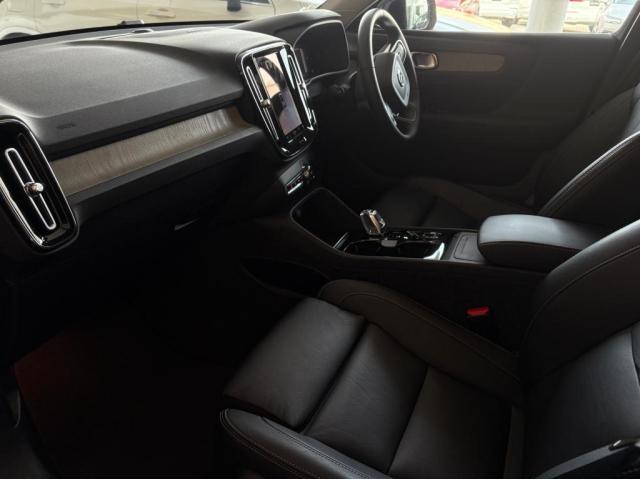 ＸＣ４０ アルティメット　Ｂ４　ＡＷＤ　４ＷＤ　サンルーフ　３６０度カメラ　グーグル搭載搭載車　Ｈａｒｍａｎ　ｋａｒｄｏｎスピーカー　シートヒーター　ハンドルヒーター　リアシートヒーター（16枚目）