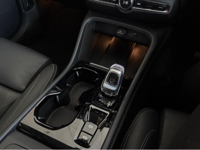 ＸＣ４０ アルティメット　Ｂ４　ＡＷＤ　４ＷＤ　サンルーフ　３６０度カメラ　グーグル搭載搭載車　Ｈａｒｍａｎ　ｋａｒｄｏｎスピーカー　シートヒーター　ハンドルヒーター　リアシートヒーター（17枚目）