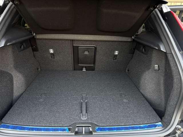 ＸＣ４０ アルティメット　Ｂ４　ＡＷＤ　４ＷＤ　サンルーフ　３６０度カメラ　グーグル搭載搭載車　Ｈａｒｍａｎ　ｋａｒｄｏｎスピーカー　シートヒーター　ハンドルヒーター　リアシートヒーター（36枚目）