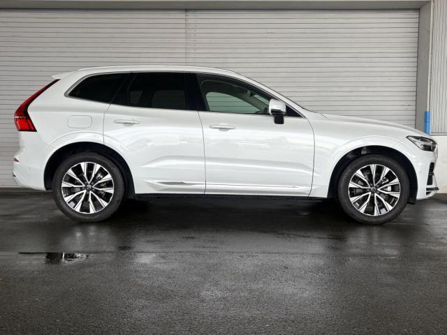 ＸＣ６０ アルティメット　Ｂ５　ＡＷＤ　４ＷＤ　サンルーフ　グーグル搭載車　３６０度カメラ　Ｈａｒｍａｎ　ｋａｒｄｏｎスピーカー　シートヒーター　ハンドルヒーター　シートクーラー　リアシートヒーター（6枚目）