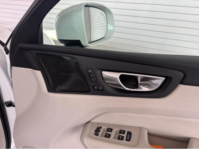 ＸＣ６０ アルティメット　Ｂ５　ＡＷＤ　４ＷＤ　サンルーフ　グーグル搭載車　３６０度カメラ　Ｈａｒｍａｎ　ｋａｒｄｏｎスピーカー　シートヒーター　ハンドルヒーター　シートクーラー　リアシートヒーター（18枚目）