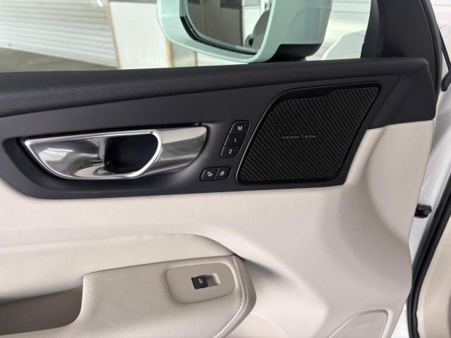 ＸＣ６０ アルティメット　Ｂ５　ＡＷＤ　４ＷＤ　サンルーフ　グーグル搭載車　３６０度カメラ　Ｈａｒｍａｎ　ｋａｒｄｏｎスピーカー　シートヒーター　ハンドルヒーター　シートクーラー　リアシートヒーター（19枚目）