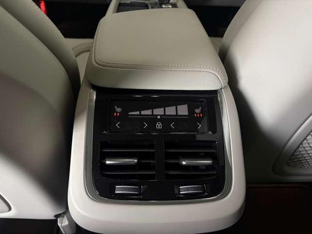 ＸＣ６０ アルティメット　Ｂ５　ＡＷＤ　４ＷＤ　サンルーフ　グーグル搭載車　３６０度カメラ　Ｈａｒｍａｎ　ｋａｒｄｏｎスピーカー　シートヒーター　ハンドルヒーター　シートクーラー　リアシートヒーター（23枚目）