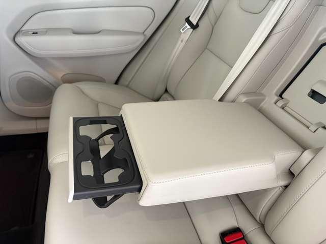 ＸＣ６０ アルティメット　Ｂ５　ＡＷＤ　４ＷＤ　サンルーフ　グーグル搭載車　３６０度カメラ　Ｈａｒｍａｎ　ｋａｒｄｏｎスピーカー　シートヒーター　ハンドルヒーター　シートクーラー　リアシートヒーター（26枚目）